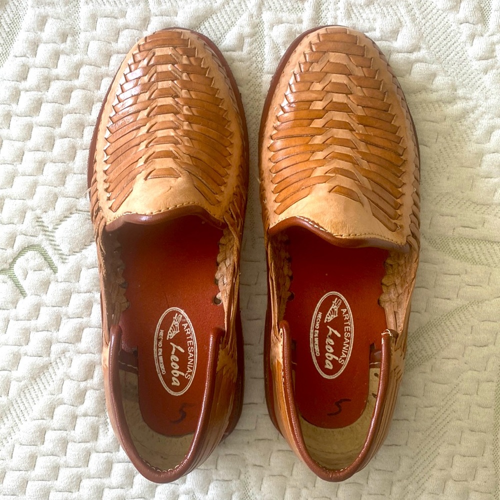 Stunning Authentic LEATHER HUARACHE Slip on Shoe